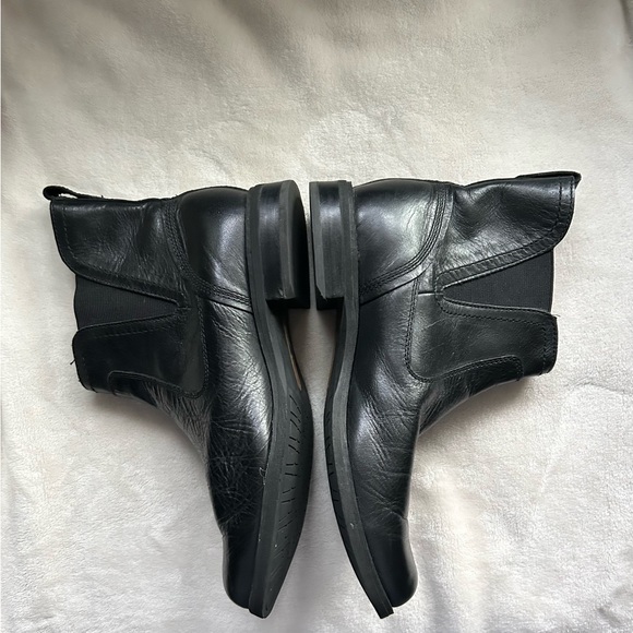Timberland Black Leather Chelsea Boot                   LIKE NEW *size 8  $50 - Picture 2 of 5